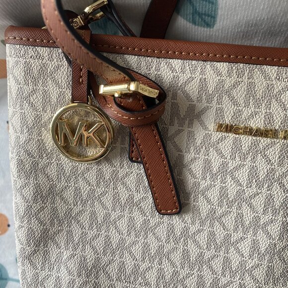 Michael Kors Tote Bag - Picture 4 of 13